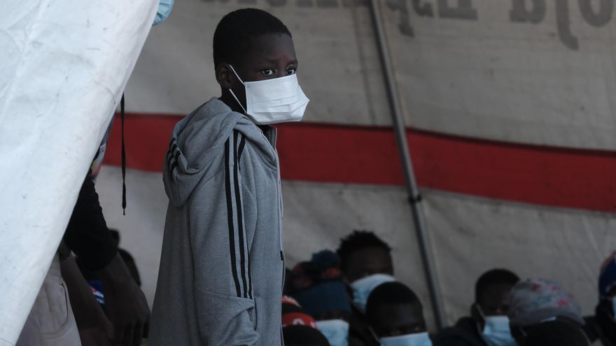 La Fiscalía de Las Palmas autoriza que las pruebas de edad de menores migrantes se hagan en clínicas privadas