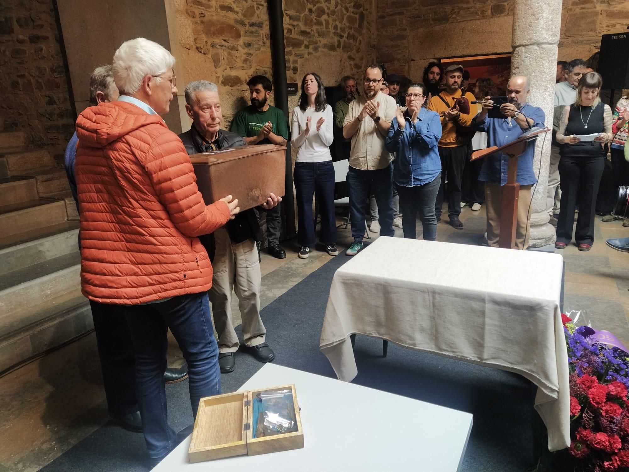 Entrega de los restos de Manuel Girón a su familia