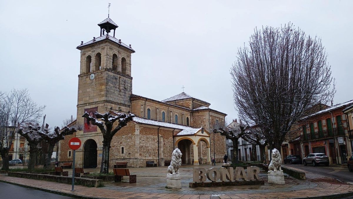 En Boñar la nieve ha caído esta mañana, pero sólo ha cuajado en los tejados.