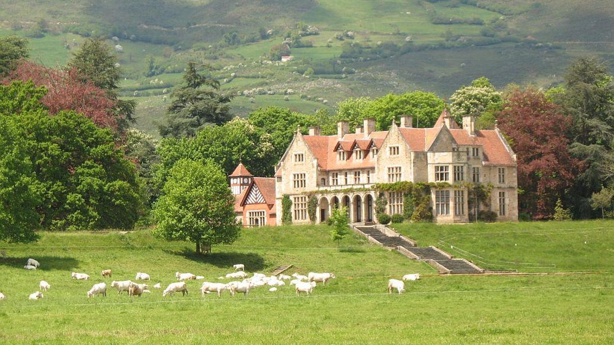 El pueblo de Cantabria con un palacio del siglo XIX que sirvió de escenario para esta película de Nicole Kidman