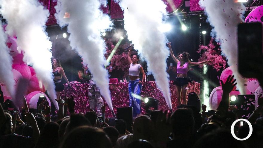 Miles de personas vibran con el techno y el reguetón del Crazy World