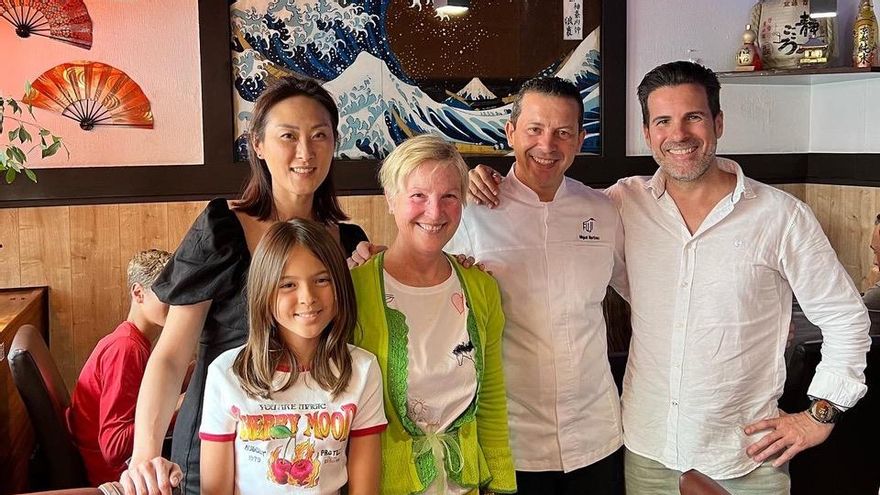 Fernando González y familia con Miguel Martínez