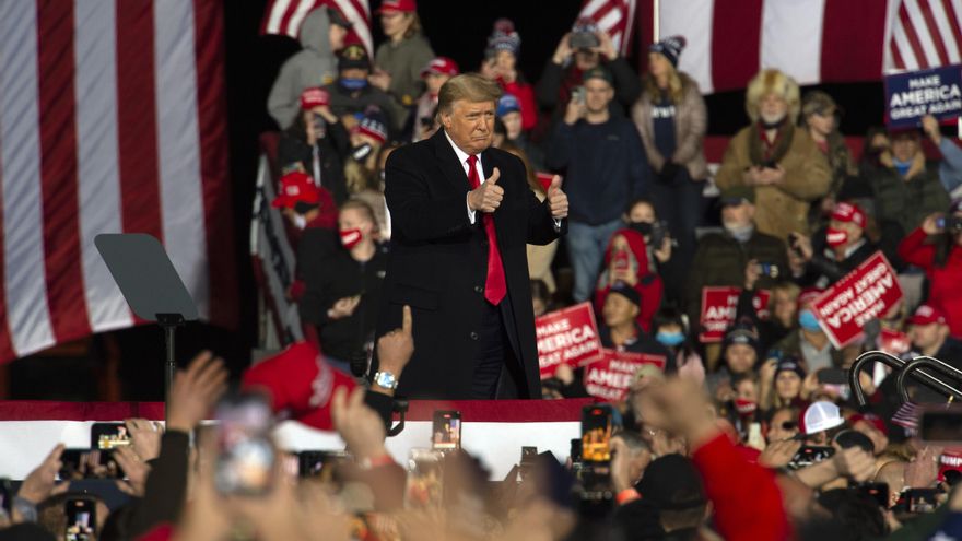 Donald Trump durante el mitin celebrado este lunes en Georgia de cara a la segunda vuelta de las elecciones al Senado.