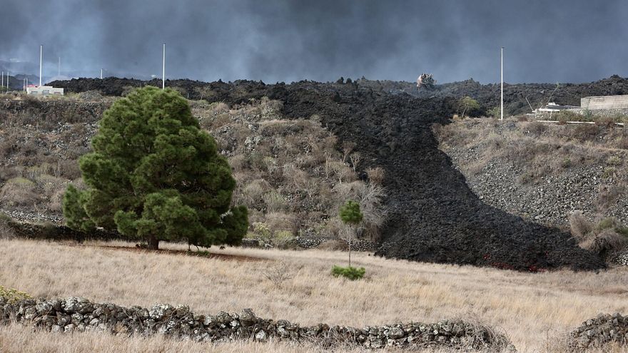 El paso de la lava en La Palma. (ALEJANDRO RAMOS)