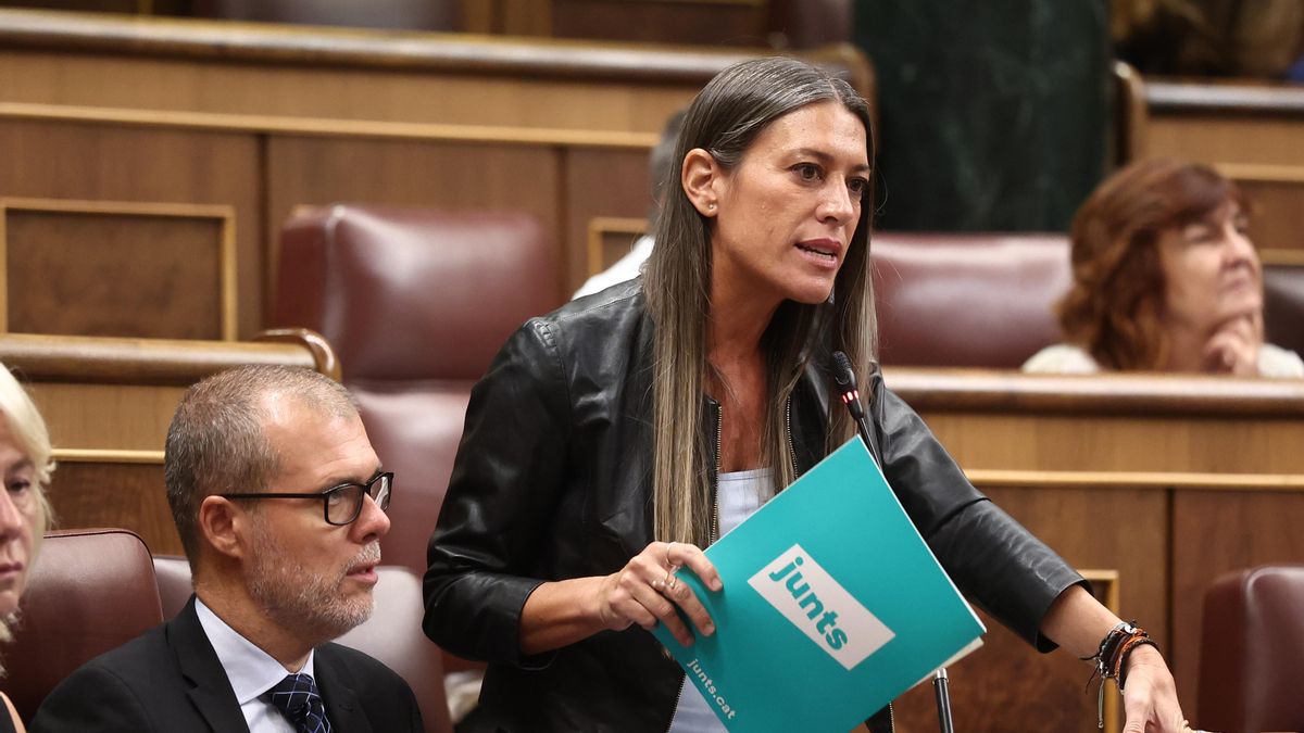 La portavoz de Junts en el Congreso, Miriam Nogueras, interviene durante una sesión de control al Gobierno