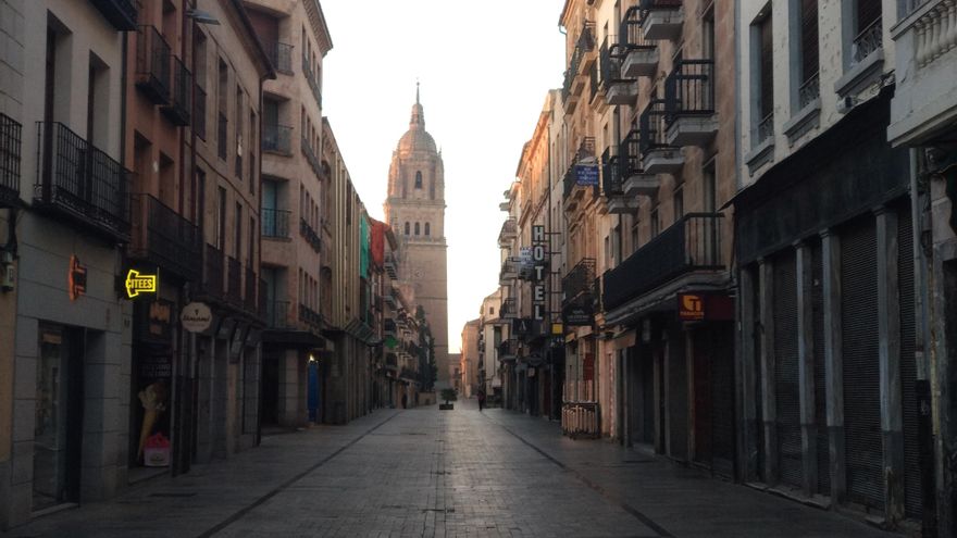 Una calle vacía de Salamanca