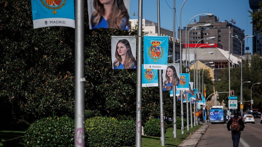 Carteles de la Princesa Leonor durante los preparativos del acto para la jura de la Constitución de la Princesa Leonor, a 30 de octubre de 2023, en Madrid.