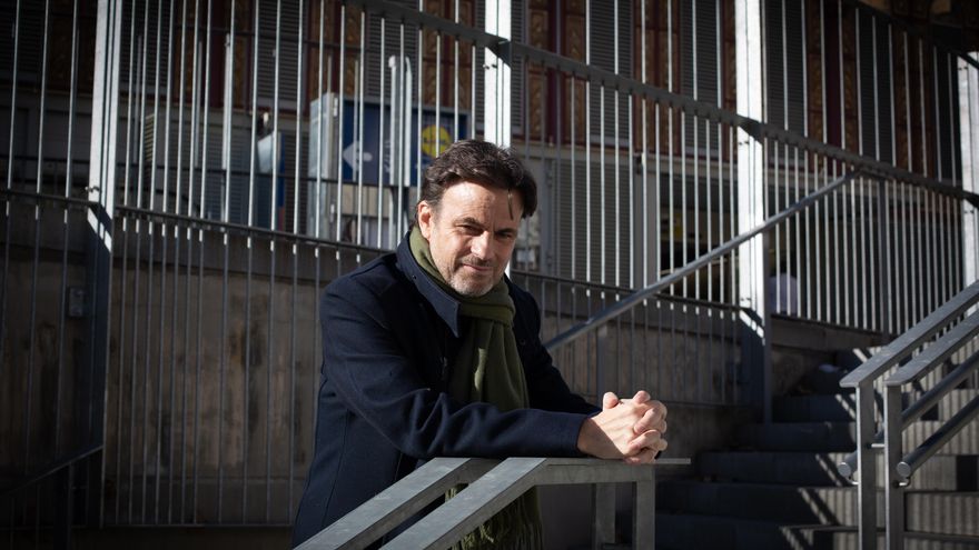El presidente del grupo de Unidas Podemos en el Congreso, Jaume Asens, posa tras entrevista con Europa Press, a 29 de diciembre de 2021, en Barcelona, Catalunya, (España). Asens es miembro del Congreso de los Diputados desde 2019.