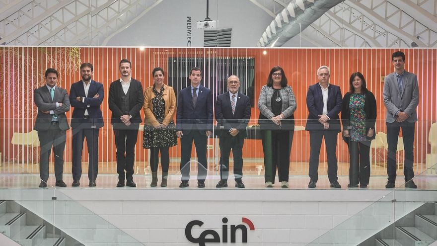 Los consejeros Irujo y Cigudosa, la directora general Uxue Itoiz; la directora gerente de Sodena, Pilar Irigoien y representantes de las empresas mentoras en la presentación de la décima edición de 'Impulso Emprendedor'