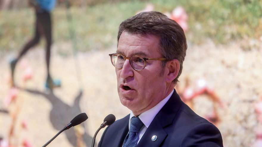 Feijóo asegura que le "sabe mal" que el rey emérito viva fuera y cree que la mayoría de los españoles opinan igual