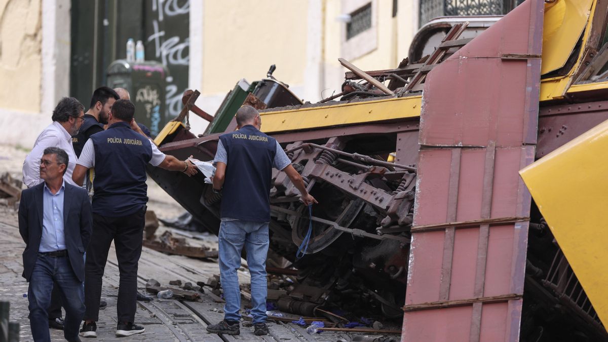 Los técnicos apuntan a que el cable subterráneo entre vagones del funicular accidentado en Lisboa cedió
