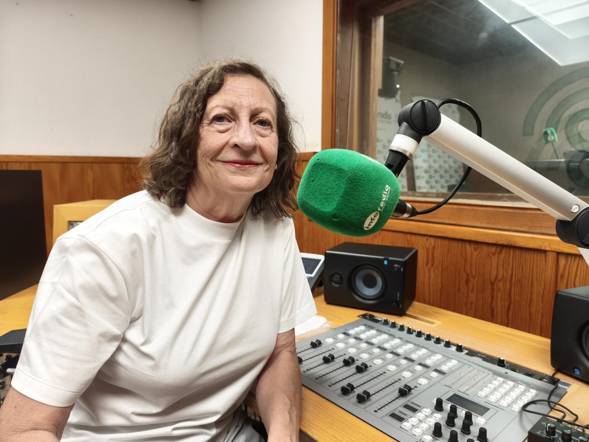 Ángela Afuera en los estudios de Inforadio