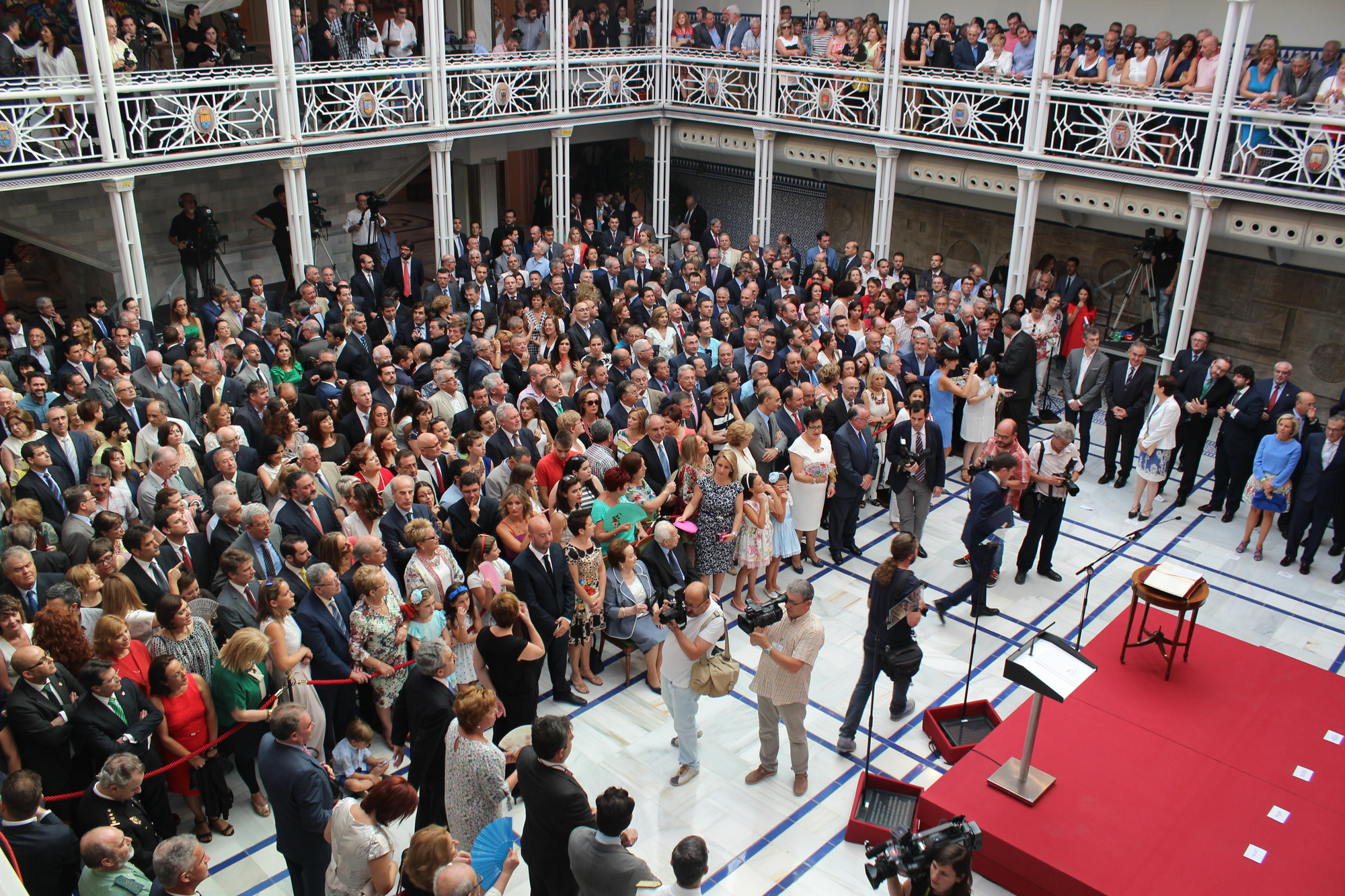 Patio de los Ayuntamientos, en la Asamblea Regional, minutos antes del acto / PSS