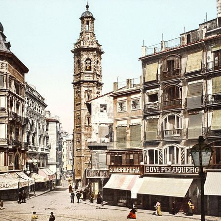 Vista de la Iglesia de Santa Catalina desde el otro lado del tranvía de las Calles La Paz y San Vicente, a finales del siglo XIX. 