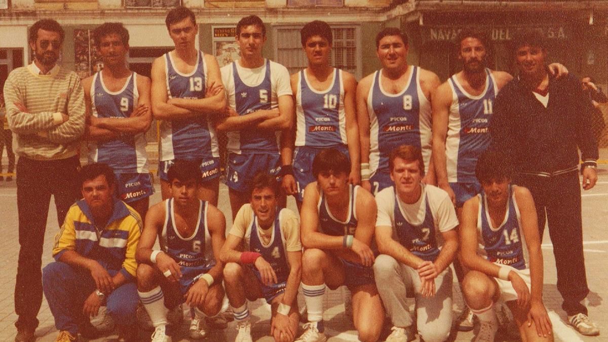 Edwars Myers, con el dorsal 7, con el CB Montilla en 1984.