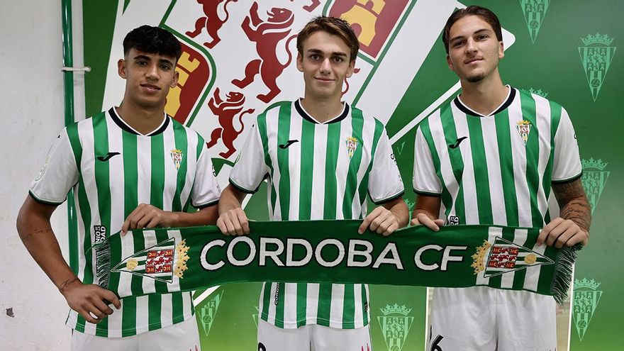 El Córdoba CF sigue mirando a su cantera: renueva a Albuera, Javi Antras y Borja García