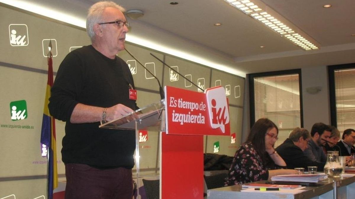 Cayo Lara pide un "acuerdo entre iguales" con Podemos y cree que nadie debe "renunciar a su nombre"