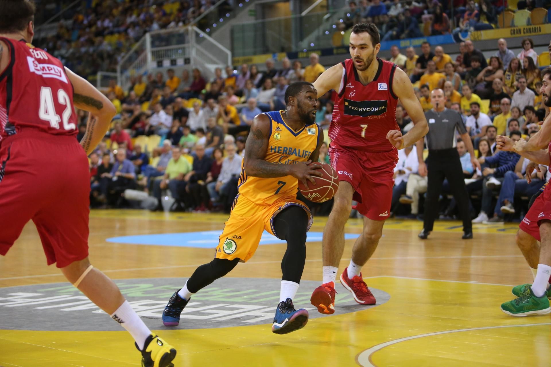 Imágenes del encuentro entre el Herbalife Gran Canaria y el Tecnyconta Zaragoza. Alejandro Ramos.