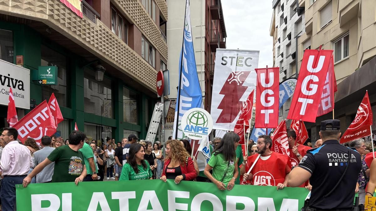 La Plataforma por la Enseñanza Pública se manifiesta en Santander.
