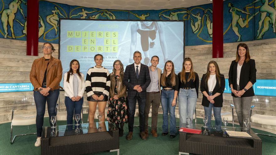 El vicepresidente de Cantabria y los directores generales de Igualdad y Deporte arroparon a las deportistas de élite de Cantabria que participaron en el evento.
