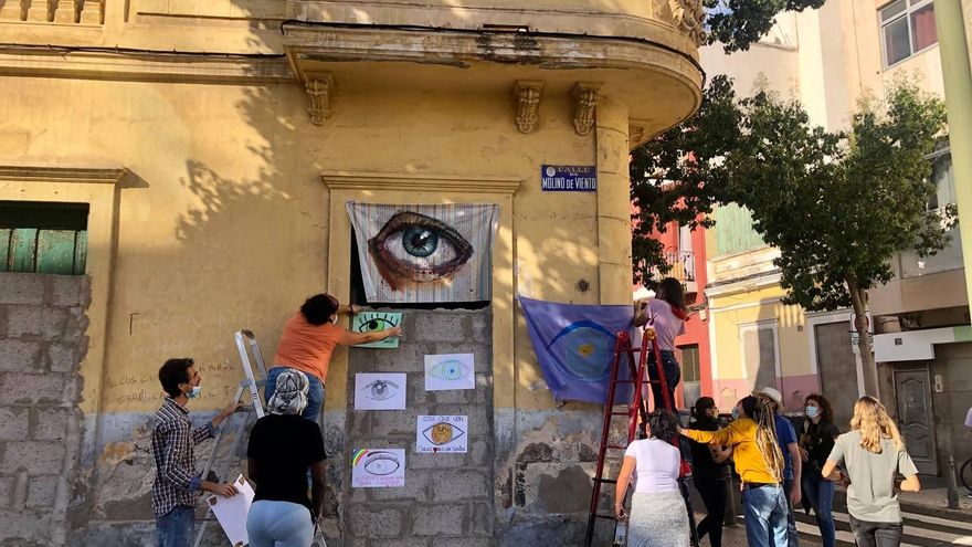 Cuando el arte moviliza a todo un barrio para visibilizar la prostitución que existe en él: “Te vemos, no estás sola”