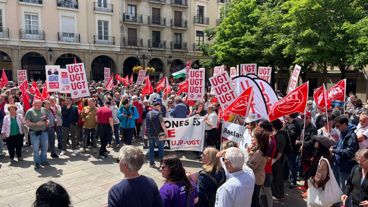 Primero de Mayo en Logroño por la paz y la vivienda en Logroño: "Nos está comiendo el salario y la vida"