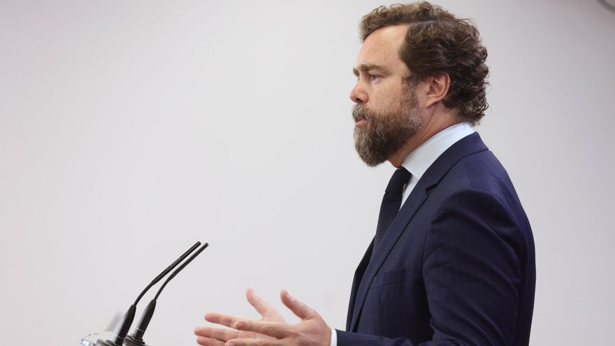 El portavoz de Vox en el Congreso, Iván Espinosa de los Monteros, interviene en una rueda de prensa.