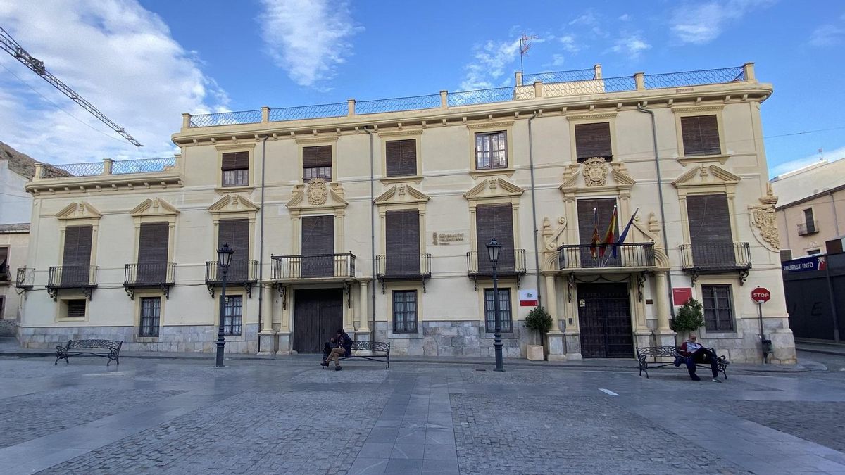 Oriola alça la veu per la recuperació del Palau del Marqués de Rafal que Mazón manté tancat dos anys