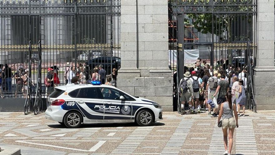 El Retiro y otros nueve parques de Madrid cierran este domingo por viento y altas temperaturas