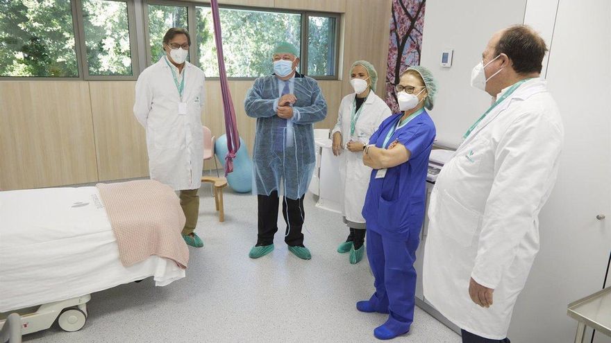 La gestión hospitalaria de la legislatura andaluza: nuevos hospitales, récord de derivaciones y aumento de conciertos