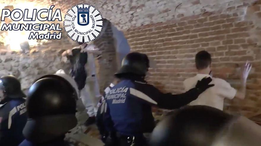 Intervención policial en un almacén cercano a la plaza de Ópera, en Madrid. / Policía Municipal