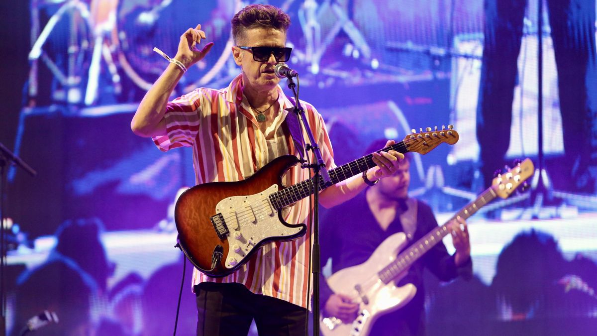 Gran Canaria se licencia en la Academia Nocturna de Santiago Auserón