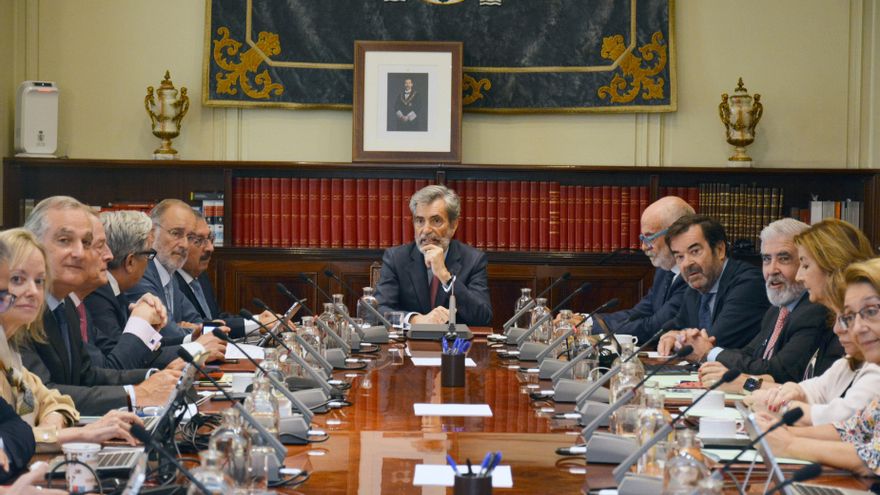 El presidente del Consejo General del Poder Judicial (CGPJ), Carlos Lesmes, preside el Pleno extraordinario para designar a los dos magisrados al Tribunal Constitucional (TC).