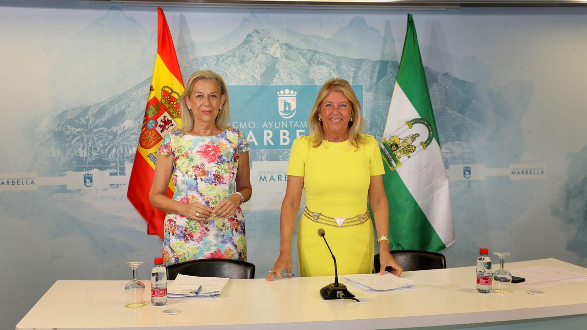 Archivo - La alcaldesa de Marbella, Ángeles Muñoz, y la concejala de Ordenación del Territorio, María Francisca Caracuel