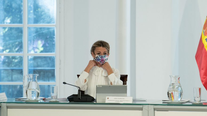 La vicepresidenta tercera y ministra de Trabajo y Economía Social, Yolanda Díaz, en su primer Consejo de Ministros en el cargo.