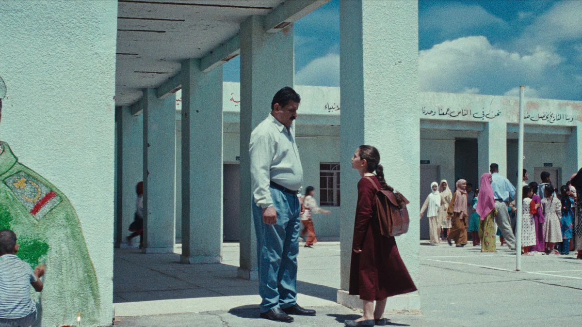 La pequeña Lamia, increpada por su profesor de colegio