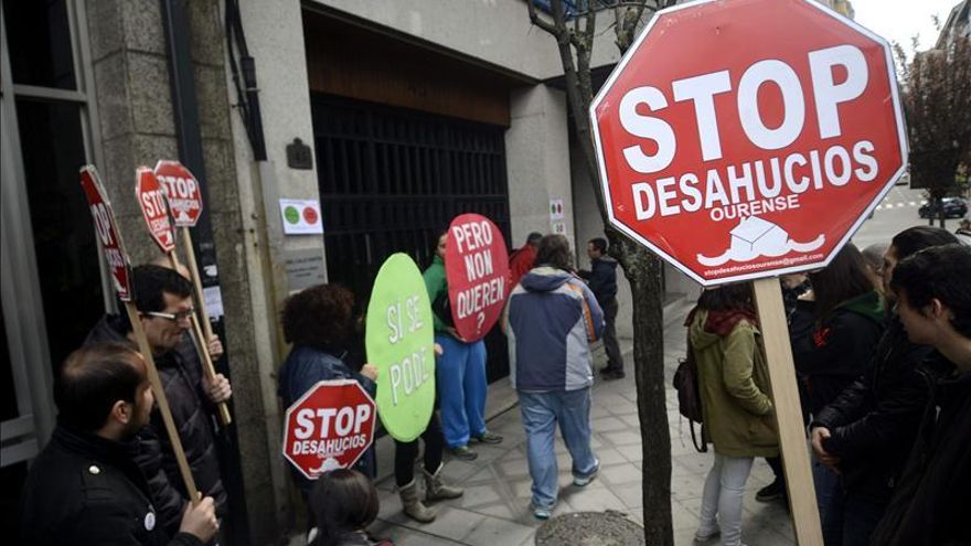 Stop Desahucios hace un escrache en Ourense ante la casa de un diputado PP