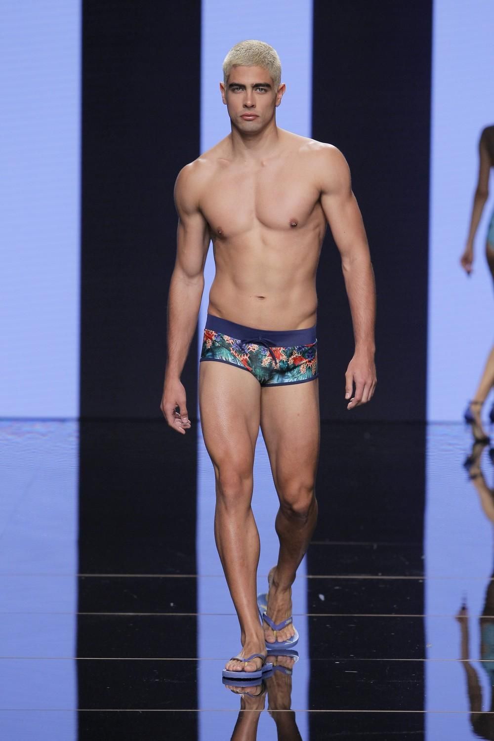 Desfile de la firma Chaxi Canarias.