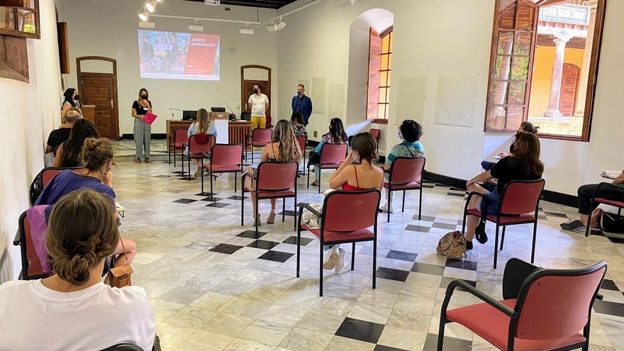 Formación de la Red Antirrumores en La Laguna