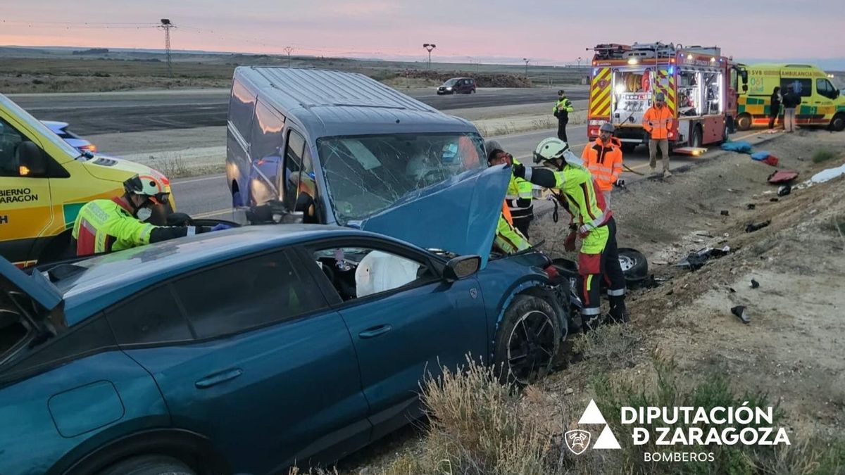 Dos heridos graves en un accidente con tres vehículos implicados en la A-127, entre Ejea y Tauste