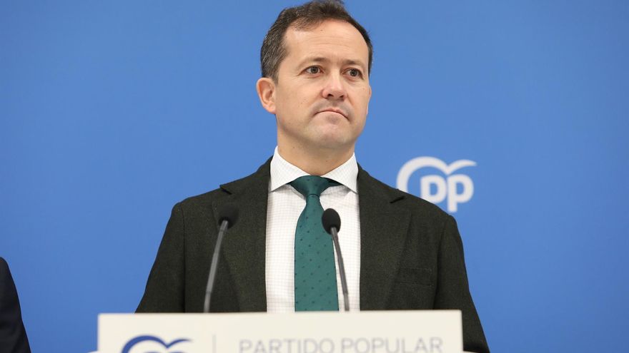 El presidente del PP de Toledo no opina sobre una posible alianza con Vox y Junts para promover una moción de censura