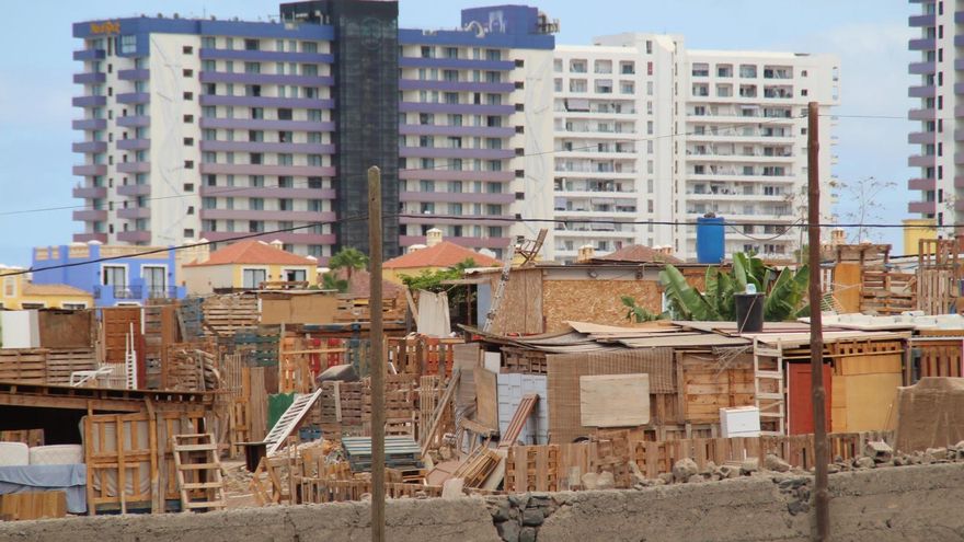 Un poblado de chabolas que no para de crecer: la otra 'urbanización' junto al proyecto de lujo Cuna del Alma