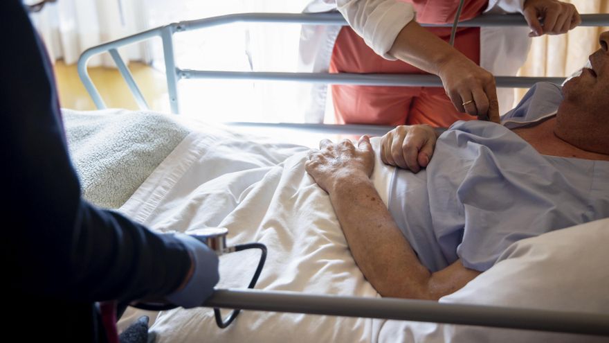 Sanidad impulsará los cuidados paliativos en pacientes crónicos mucho antes de que lleguen al final de su vida