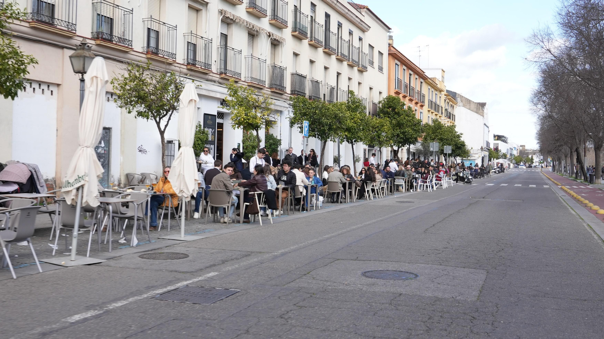 Los cordobeses se echan a la calle en este domingo de sol