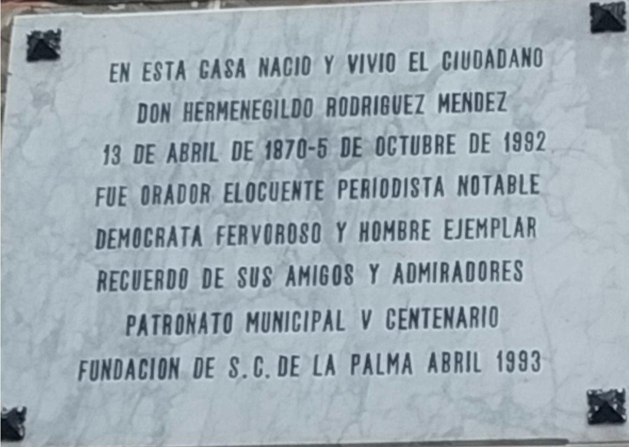 Placa colocada en la calle Pérez de Brito, 61, de Santa Cruz de La Palma.