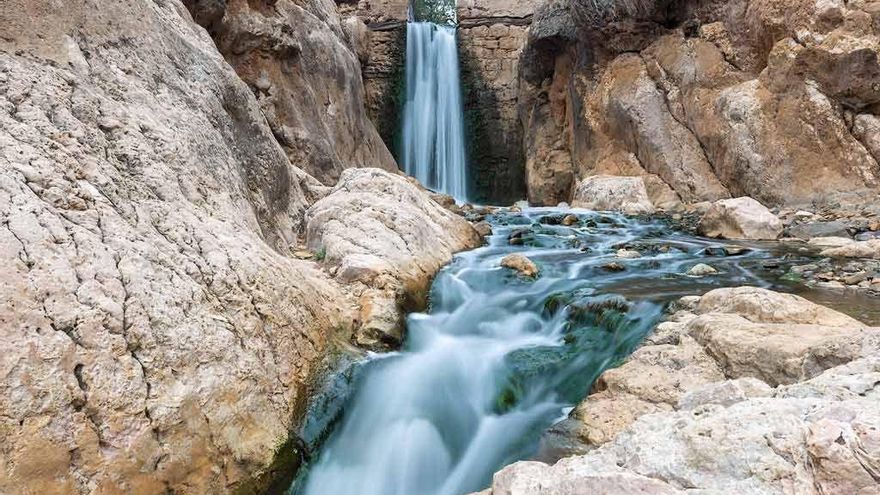 La cascada de agua salada oculta en las Salinas de Oro de Navarra