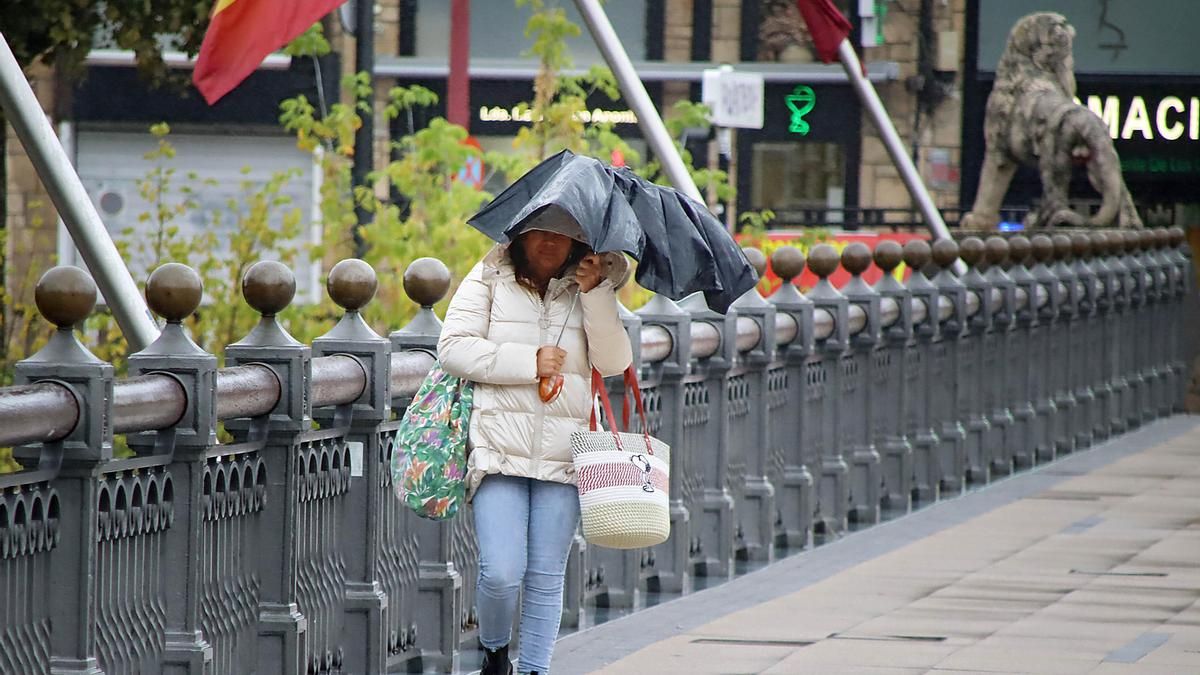 La borrasca Kirk deja lluvia y fuertes rachas de viento en León capital.