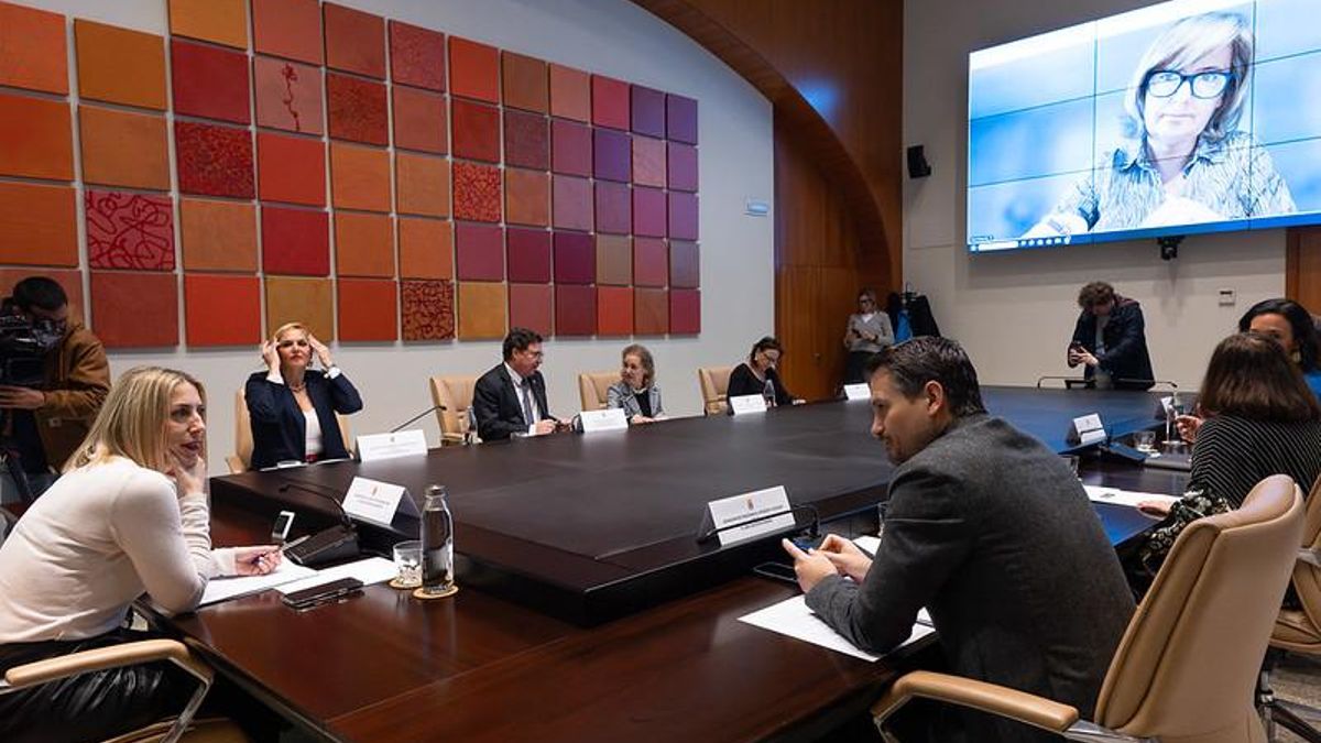 PP y Vox blindan por decreto la gestión de la Junta de Extremadura tras tres meses de parálisis por su falta de acuerdo