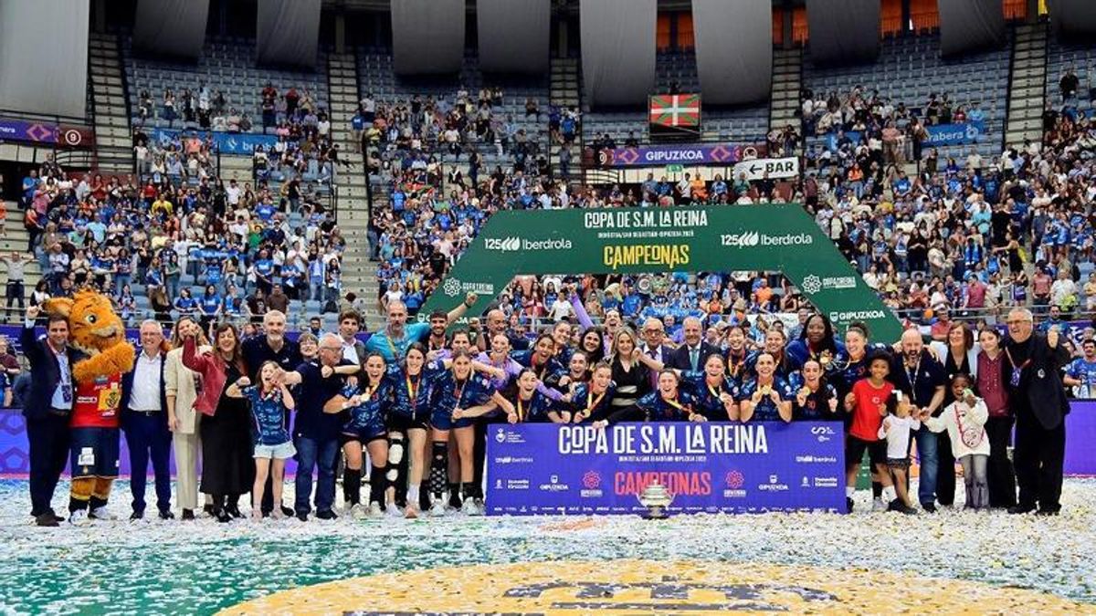 El Bera Bera conquista en casa su décima Copa de la Reina de balonmano