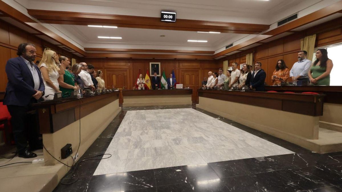 Minuto de silencio en el Pleno por las víctimas de accidentes laborales.